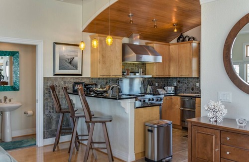 Manteo House | Peninsula 01: Private Saltwater Pool, Spa, Canal front w/10 feet of dock space