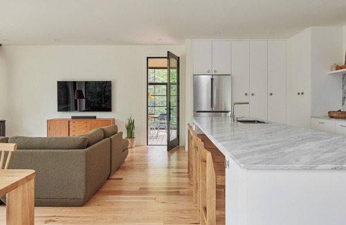 Lion's Head House | Peninsula House: a modern North Bruce waterfront