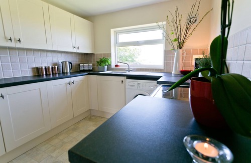 Ty Croes Cottage | Penlon - a dog that sleeps 4 guests in 2 bedrooms