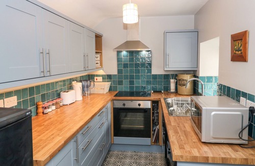 Trefor Cottage | PENMAEN HOUSE, pet friendly, country holiday cottage in Trefor