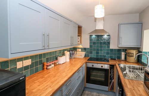 Trefor Cottage | PENMAEN HOUSE, pet friendly, country holiday cottage in Trefor