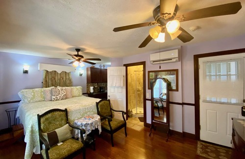 Downtown Historic District Bed & Breakfast | Penny Farthing Inn