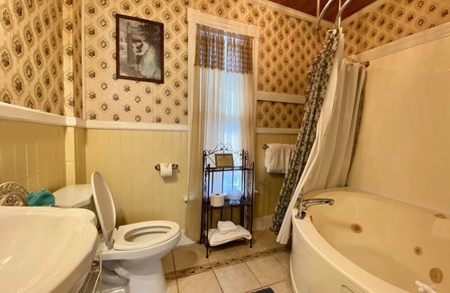 Downtown Historic District Bed & Breakfast | Penny Farthing Inn
