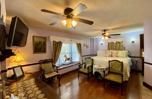 Downtown Historic District Bed & Breakfast | Penny Farthing Inn