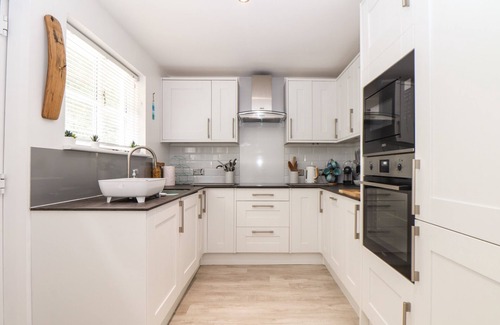 Little Petherick Cottage | PENPOLL, pet friendly, with a garden in Padstow