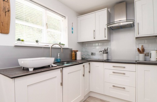 Little Petherick Cottage | PENPOLL, pet friendly, with a garden in Padstow