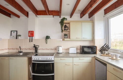 Llanengan Cottage | PENRHYN - 4 TY'N DON, pet friendly in Abersoch