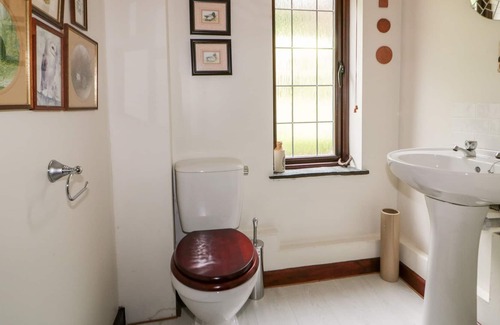 Brazzacott Cottage | PENROSE COTTAGE, pet friendly, with a garden in Launceston