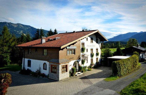 Saalfelden am Steinernen Meer House | Pension Erlhof
