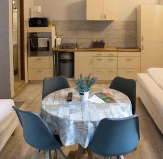 Oberschoneweide House | Pension 11 Apartments by Lorenc
