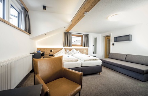 Sankt Anton am Arlberg Hotel | Pension der Steinbock - Das Bauernhaus