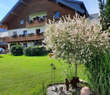 Tiefgraben House | Pension Kreuzinger, 5310 Tiefgraben