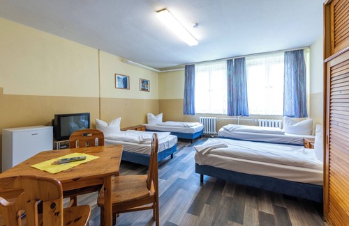 Schoenefeld House | Pension Schwalbenweg