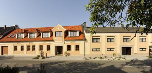 Illmitz House | Pension zur Sonne