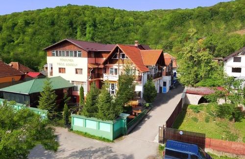 Godeni House | Pensiunea Agroturistică Piscul Soarelui