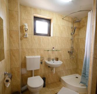 Medias House | Pensiunea Irish