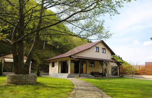 Lisa House | Pensiunea Tudor Breaza