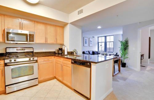 Aurora Highlands Apartment | Pentagon City Comfort Modern Stay