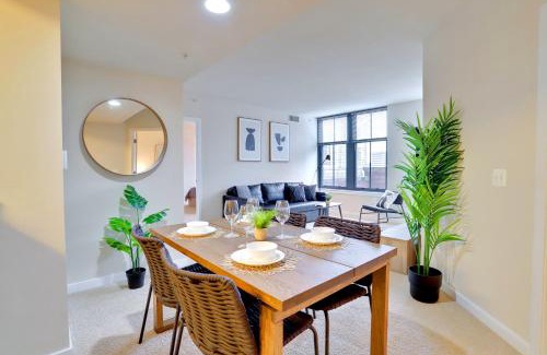 Aurora Highlands Apartment | Pentagon City Comfort Modern Stay