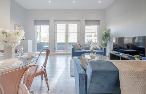 Coulsdon West Apartment | Penthouse 2 Bed 2 Bath By CRSL