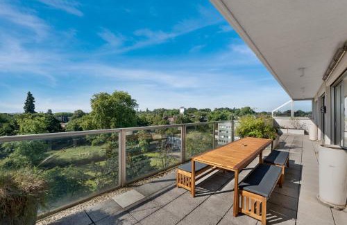 Gladbach Apartment | Penthouse 232QM, 12 Personen, Whirlpool, Terrasse, Parkplatz 25min bis Düsseldorf Messe