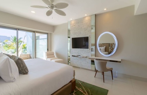 Cabo San Lucas Resort | Penthouse 3-Bedroom Ocean Front, 2-Kings/2-Queens, Discounted 20-30%