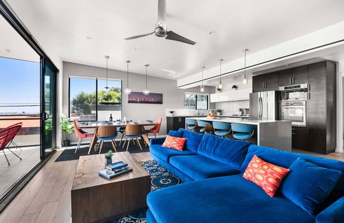 Mission Hills Apartment | Penthouse Amazing Views King Bed EV Central