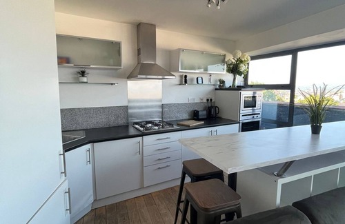 Penarth Apartment | Penthouse apartment overlooking Cardiff City & Bay