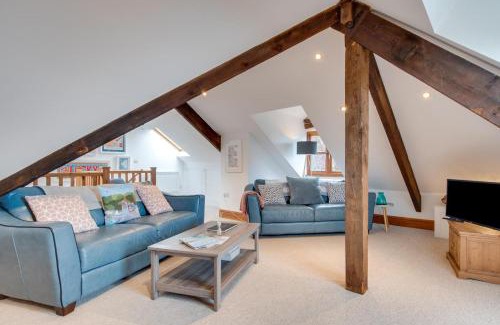 Lynton Apartment | Penthouse Channel View