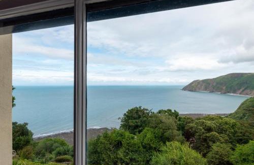 Lynton Apartment | Penthouse Channel View