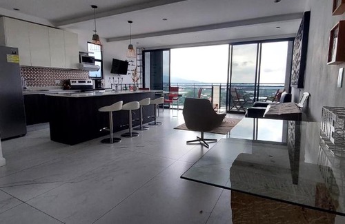 Santa Ana Apartment | Penthouse con terraza y hermosa vista. Jacuzzi privado.