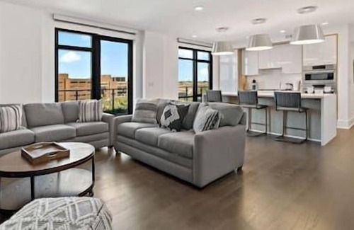 Cardozo Bed & Breakfast | Penthouse | Downtown | Capitol Views | Luxury