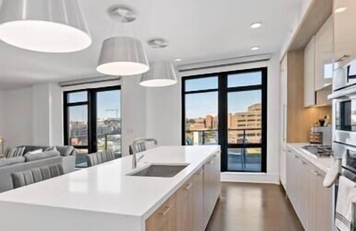 Cardozo Bed & Breakfast | Penthouse | Downtown | Capitol Views | Luxury
