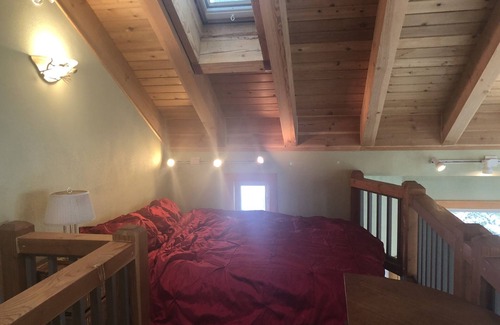 Comstock Acres House | PENTHOUSE-DRAMATIC TAHOE CITY 2 BED WITH LOFT & 3 FIREPLACES, SLEEPS 6