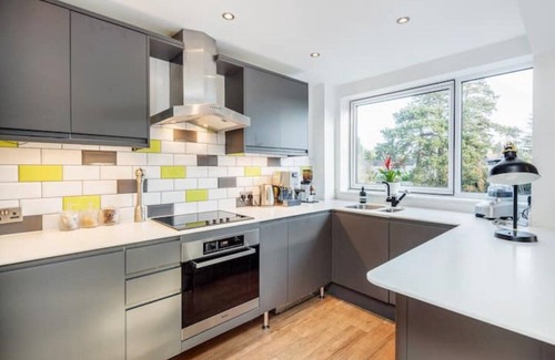 Sunninghill Apartment | Penthouse High Spec Flat Ascot