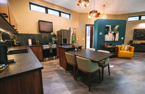 Laurelville Cabin | Penthouse in the Trees : 15 minutes to Hocking Hills State Park : Stunning Views