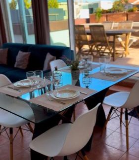 Antibes City Centre Apartment | Penthouse - Jacuzzi - Terrace - Parking - 2 pools