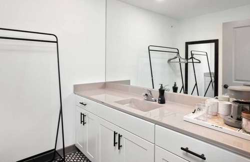 Parkville Apartment | Penthouse King Studio On Main w/ Sweeping Views!