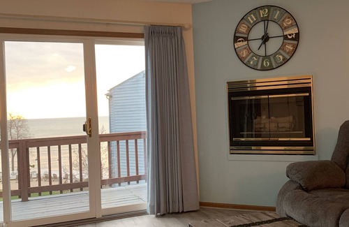 Geneva Condo | Penthouse Lake View