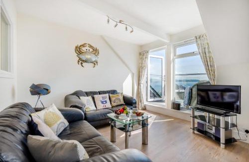 West Looe Apartment | Penthouse Lemain Garden Apts