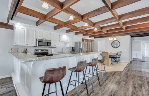 Statesboro Apartment | Penthouse Loft- Balcony Over Downtown Statesboro