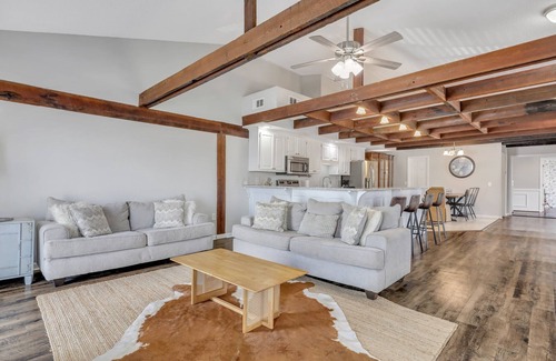 Statesboro Apartment | Penthouse Loft- Balcony Over Downtown Statesboro