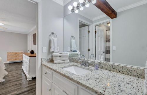 Statesboro Apartment | Penthouse Loft- Balcony Over Downtown Statesboro
