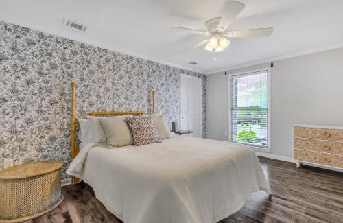 Statesboro Apartment | Penthouse Loft- Balcony Over Downtown Statesboro