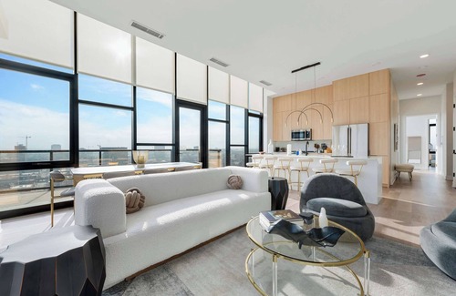 River West Apartment | Penthouse near Fulton Market: 3BR Luxury