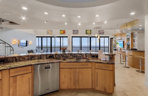Punta Rassa House | Penthouse Oasis: 180° Water Views & Heated Pool