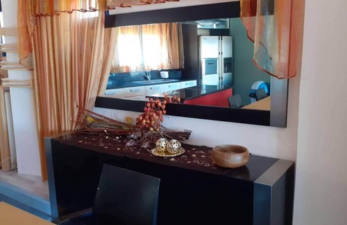 Kefalos Villa | Penthouse overlooking Kamari Bay. Large living room and terrace.
