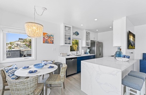 Laguna Beach Apartment | Penthouse! Steps from Victoria Beach, 180 degree ocean views!