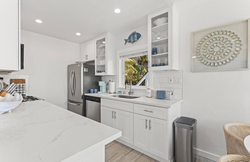Laguna Beach Apartment | Penthouse! Steps from Victoria Beach, 180 degree ocean views!