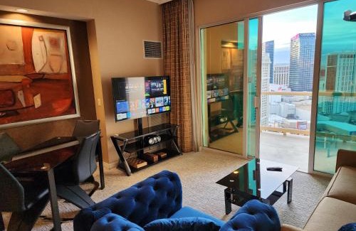 Las Vegas Apartment | Penthouse Studio Suite at the Signature MGM